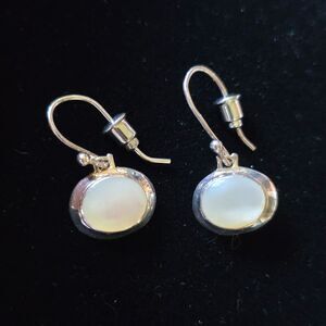 SU Sterling Silver Dangling Oval Shape Hook Earrings .925 TH Thailand White